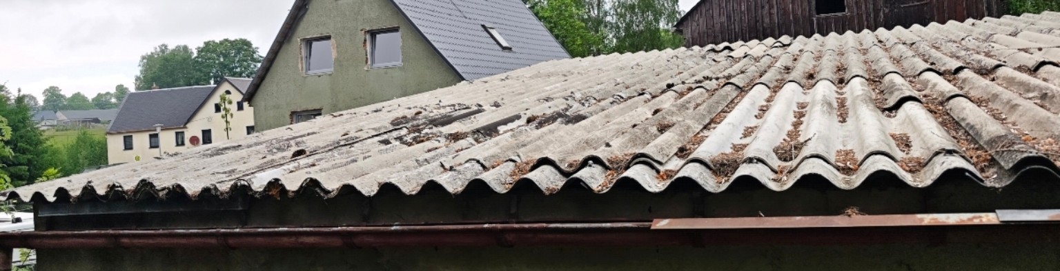 Asbestdach fachgerecht entfernen – Sicher, sauber und gesetzeskonform